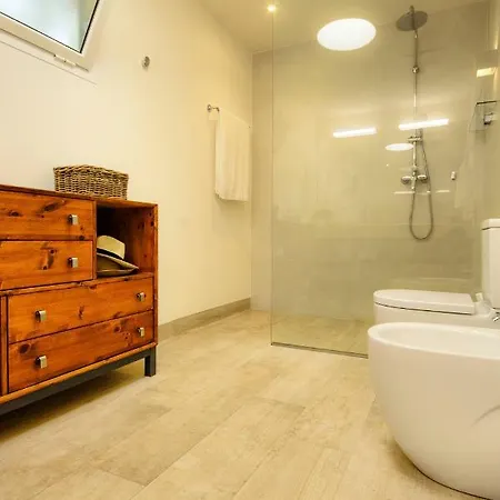 La Retreat * Тиас